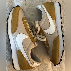 Nike Daybreak Vintage Classics Cream and Gold Sneakers Mustard Yellow Suede 💛